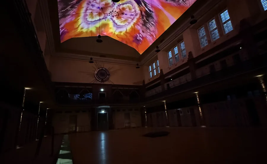 Immersive Deckenprojektion